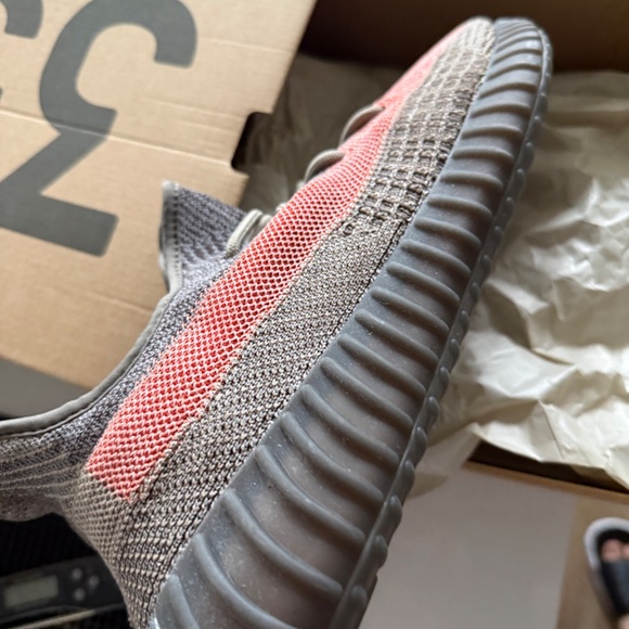 US10.5 Yeezy Boost 350 v2 Ash Stone - Picture 2 of 7